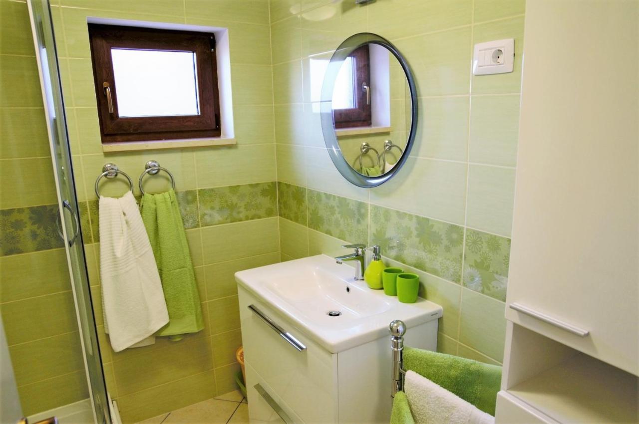 Amaryllis Residence, Apartment Diana & Deluxe Rooms With Shared Kitchen Veli Lošinj Eksteriør billede