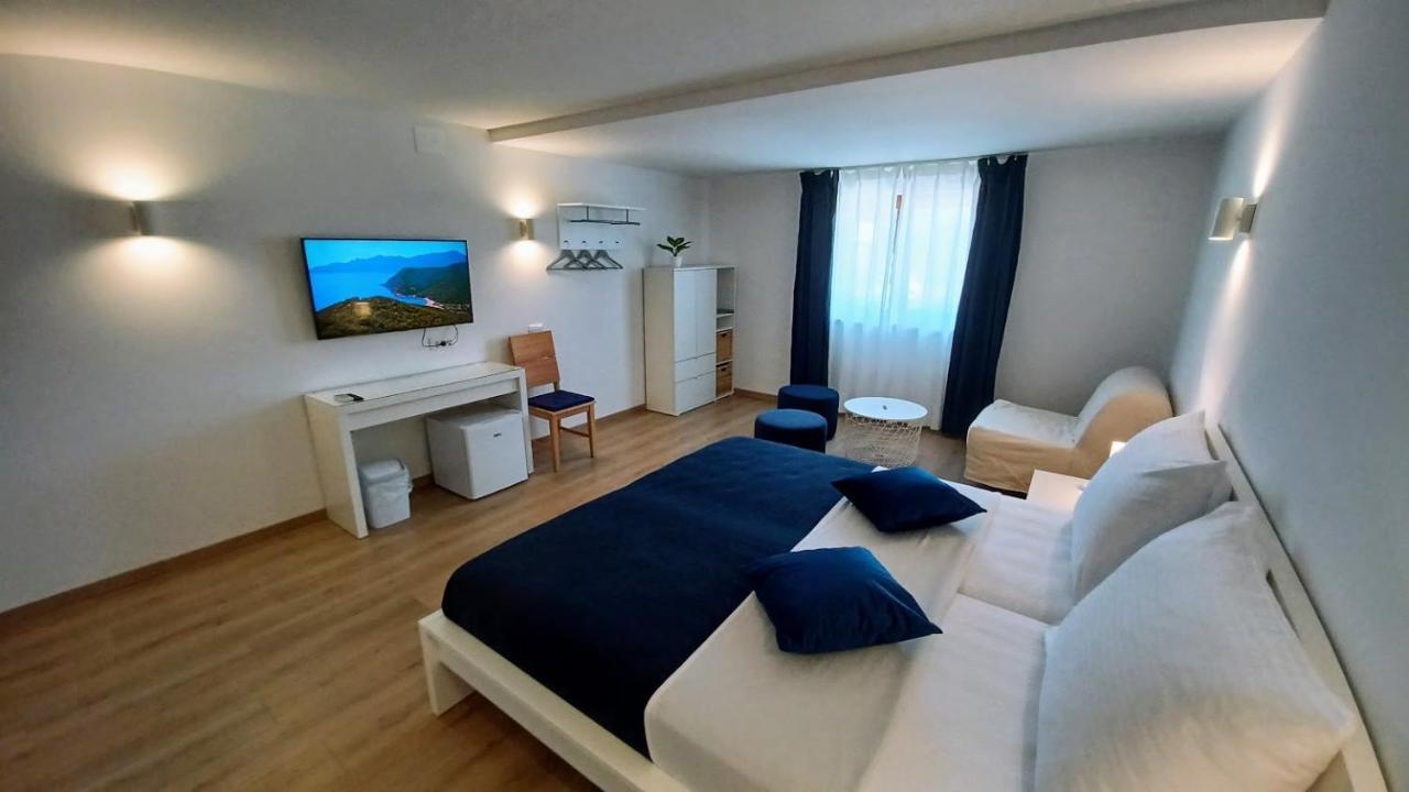Amaryllis Residence, Apartment Diana & Deluxe Rooms With Shared Kitchen Veli Lošinj Eksteriør billede