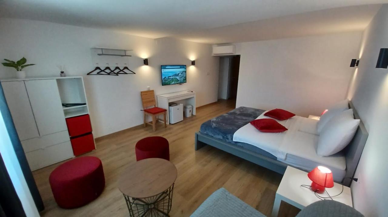 Amaryllis Residence, Apartment Diana & Deluxe Rooms With Shared Kitchen Veli Lošinj Eksteriør billede