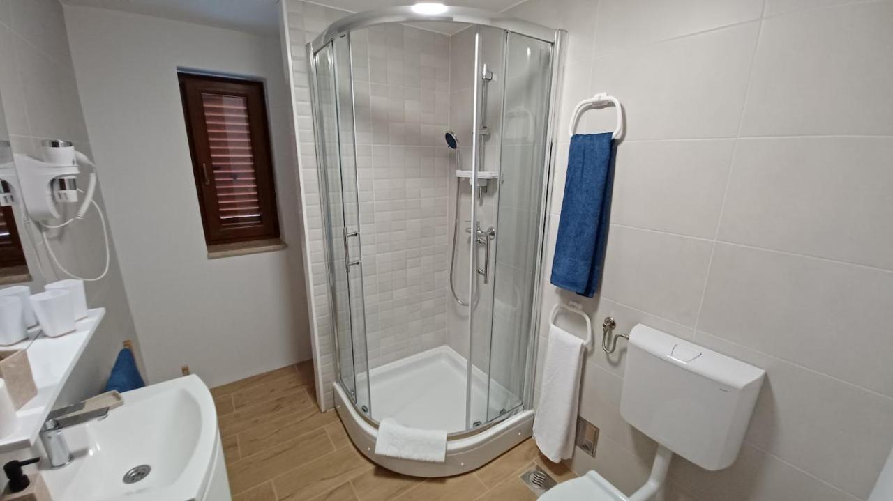 Amaryllis Residence, Apartment Diana & Deluxe Rooms With Shared Kitchen Veli Lošinj Eksteriør billede