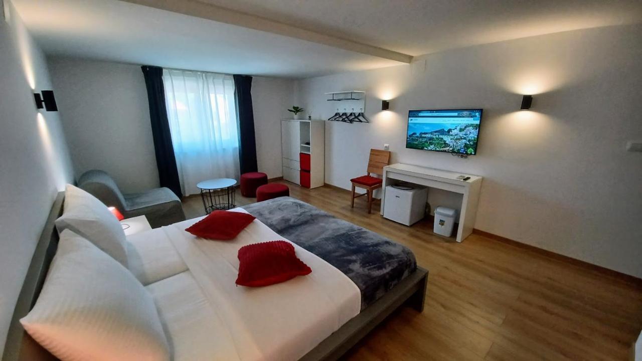 Amaryllis Residence, Apartment Diana & Deluxe Rooms With Shared Kitchen Veli Lošinj Eksteriør billede