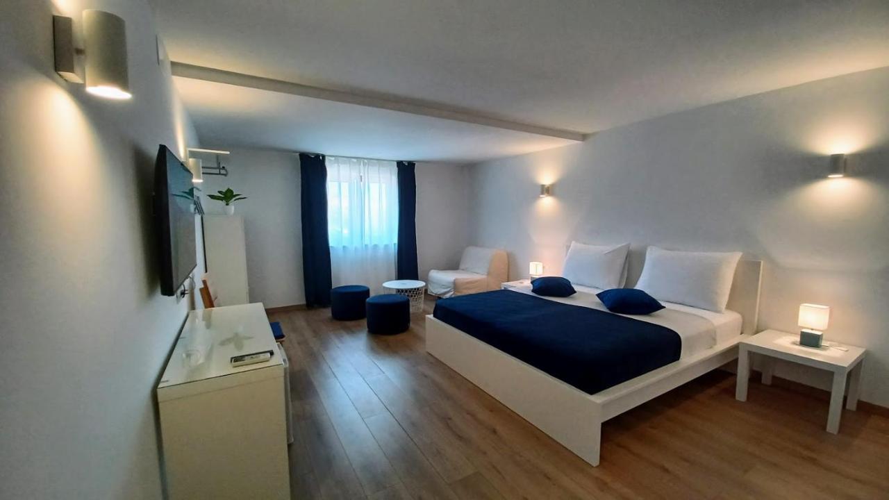 Amaryllis Residence, Apartment Diana & Deluxe Rooms With Shared Kitchen Veli Lošinj Eksteriør billede