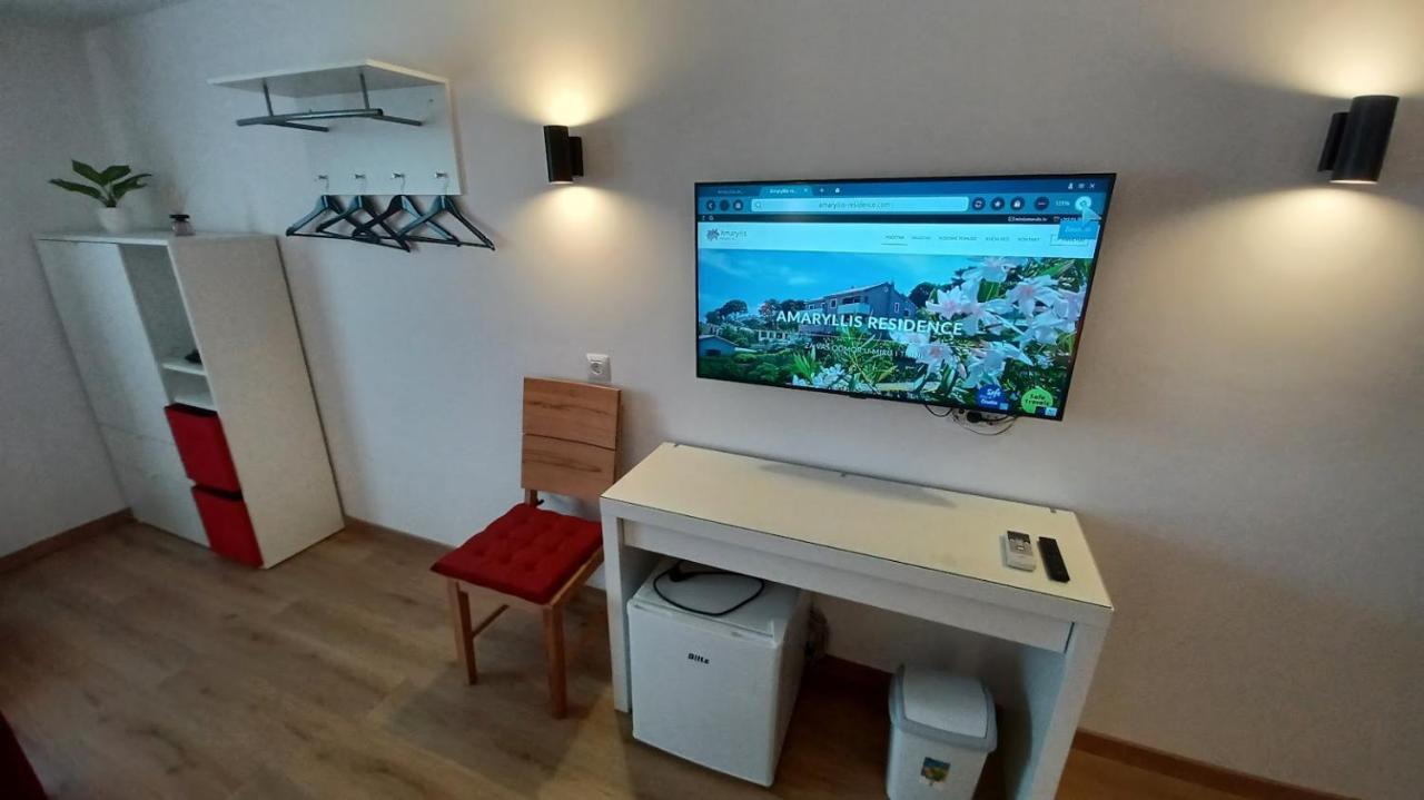 Amaryllis Residence, Apartment Diana & Deluxe Rooms With Shared Kitchen Veli Lošinj Eksteriør billede
