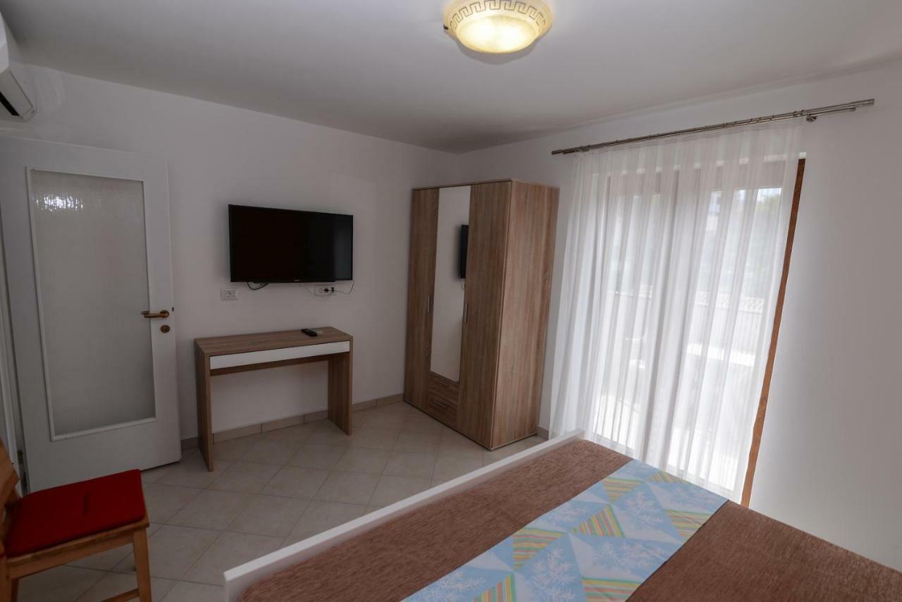 Amaryllis Residence, Apartment Diana & Deluxe Rooms With Shared Kitchen Veli Lošinj Eksteriør billede