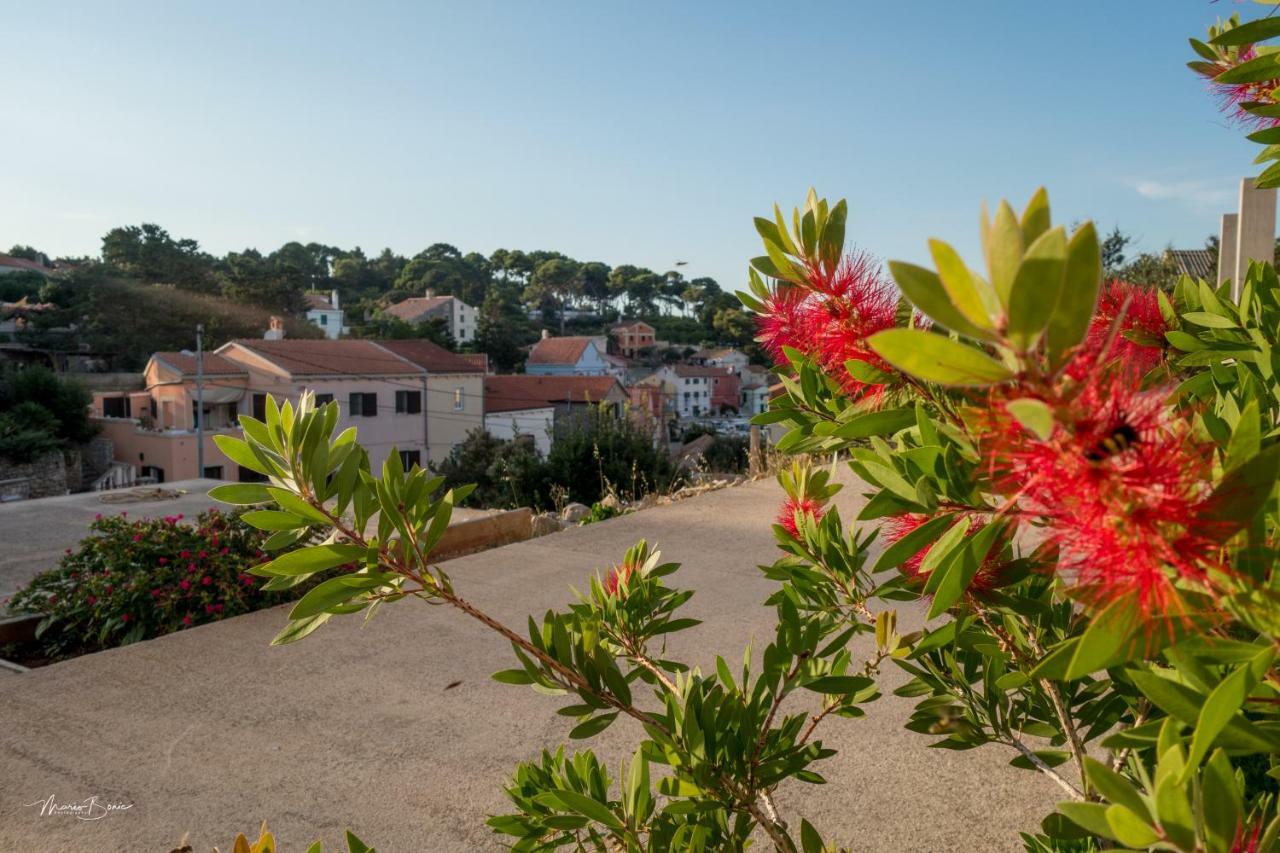 Amaryllis Residence, Apartment Diana & Deluxe Rooms With Shared Kitchen Veli Lošinj Eksteriør billede