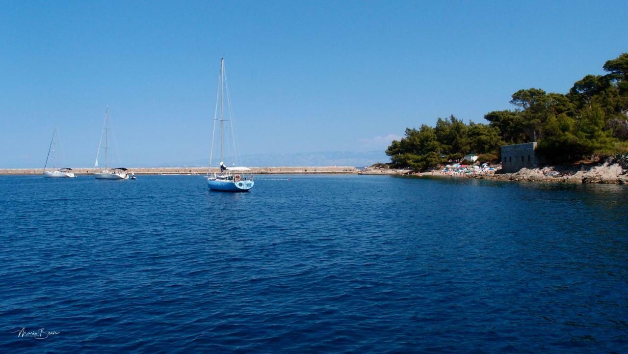 Amaryllis Residence, Apartment Diana & Deluxe Rooms With Shared Kitchen Veli Lošinj Eksteriør billede