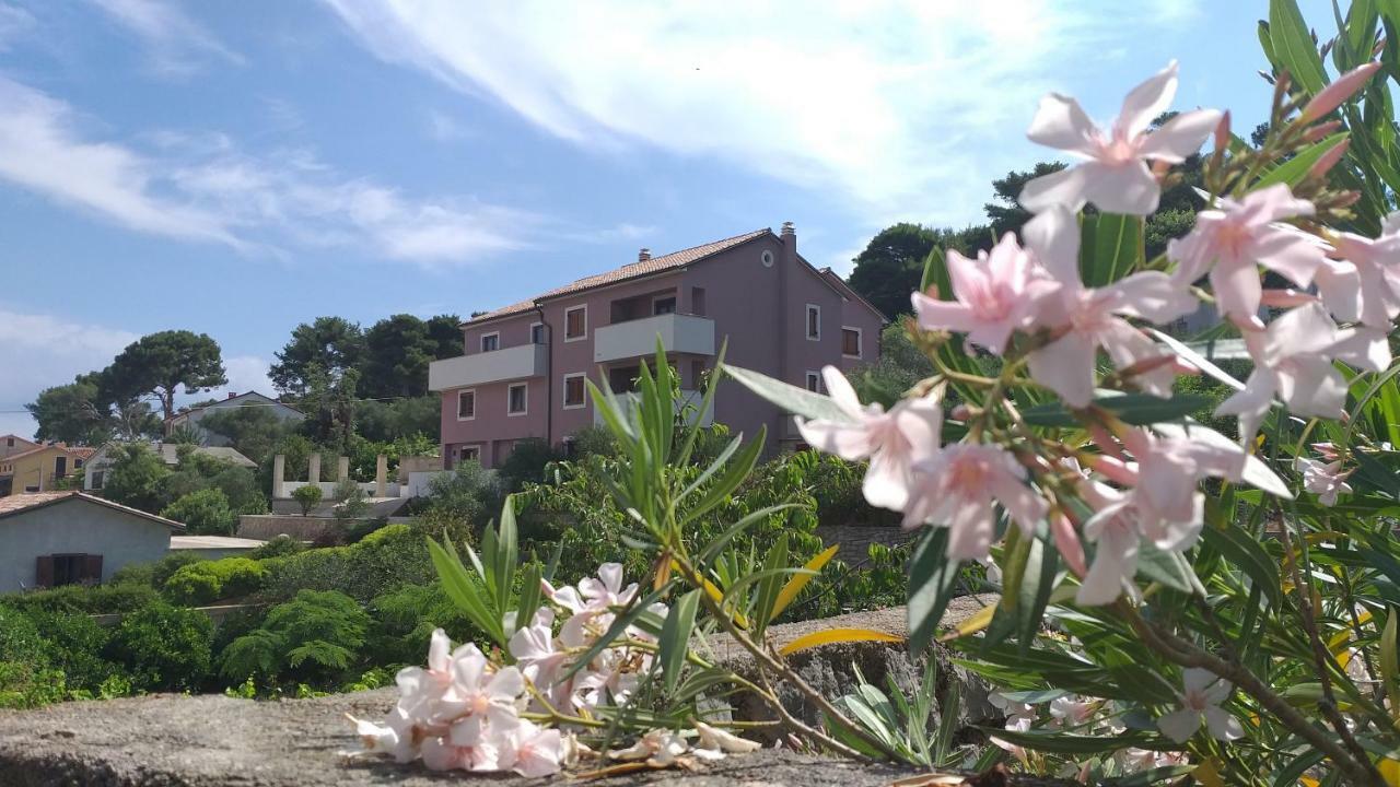 Amaryllis Residence, Apartment Diana & Deluxe Rooms With Shared Kitchen Veli Lošinj Eksteriør billede